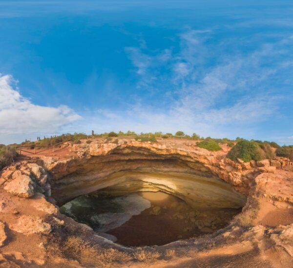 Gruta de Benagil, Lagoa