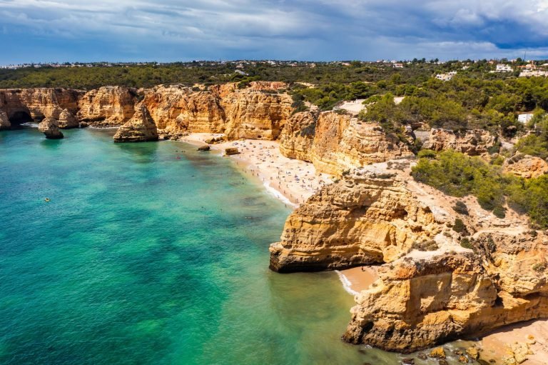 Plage de Marinha, Lagoa